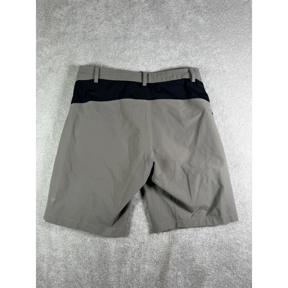 Lululemon Shorts Men's 34 Gray Black Stretch Casual Golf Stretch 10